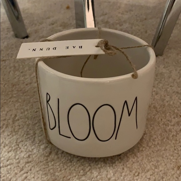 Rae Dunn Planter - Picture 1 of 2